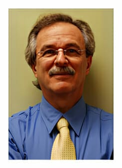 Kevin Stiller posa para una foto. Kevin Stiller posa para una foto.